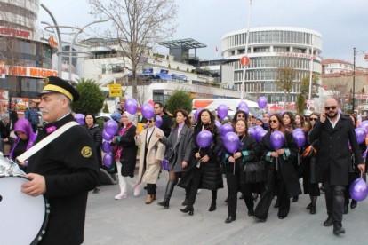 8 MART DÜNYA EMEKÇİ KADINLAR GÜNÜ