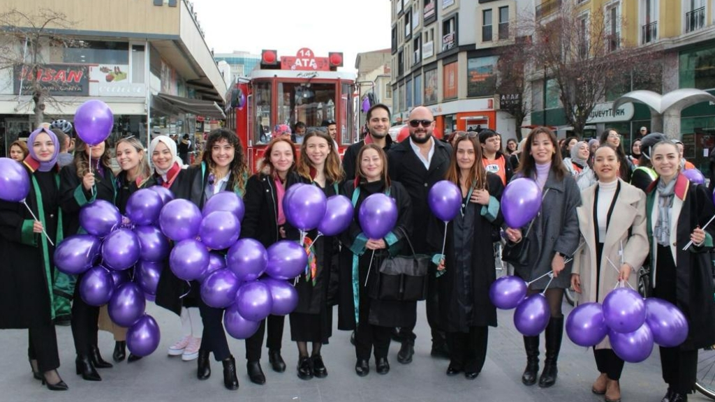 8 MART DÜNYA EMEKÇİ KADINLAR GÜNÜ